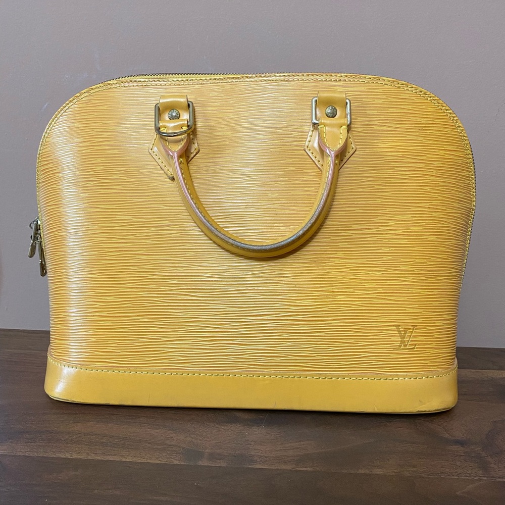 Louis Vuitton epi leather Alma PM handbag